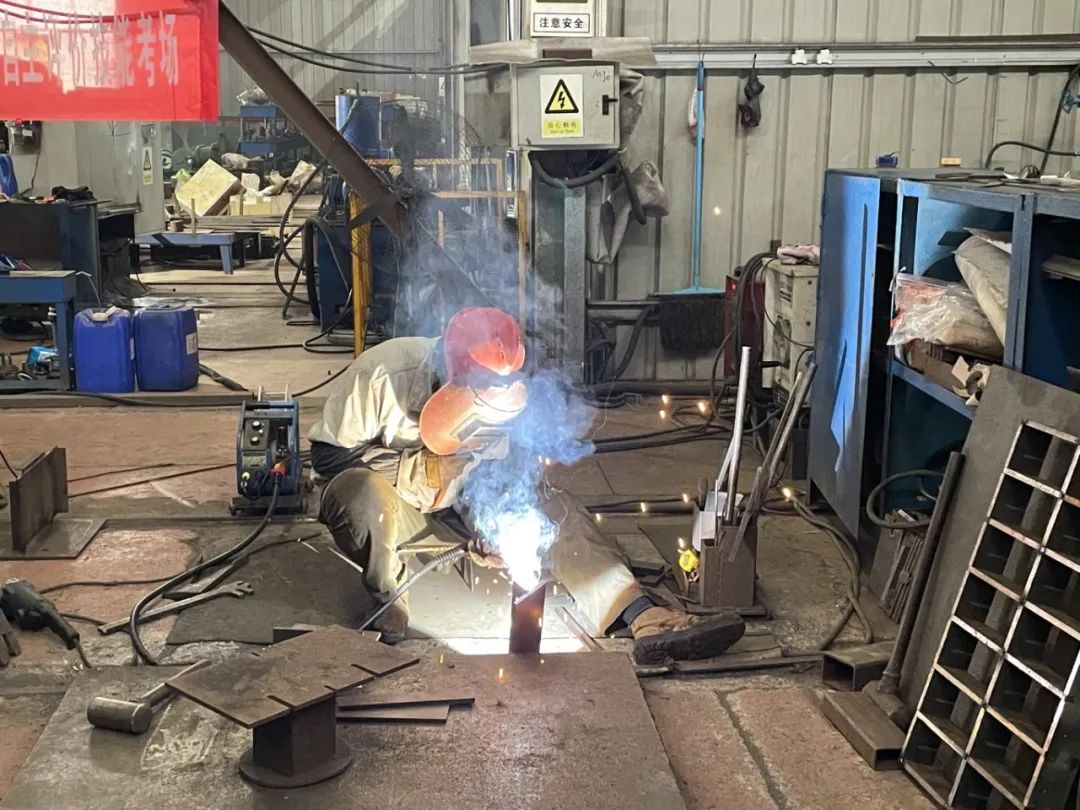 技能強(qiáng)企促發(fā)展 人才賦能抓提升丨東岳機(jī)械第一批焊工職業(yè)技能等級(jí)認(rèn)定工作圓滿(mǎn)完成